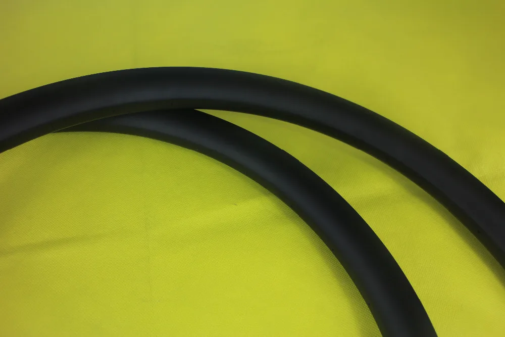 Безкамерные карбоновые диски для горного велосипеда диаметром 40 мм шириной 30 |