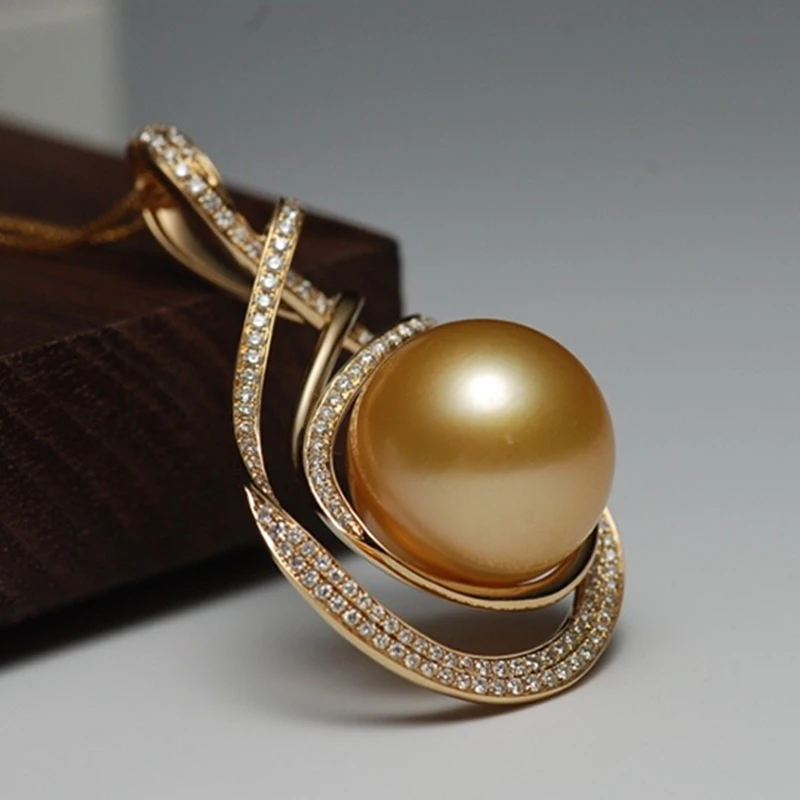 Золотая жемчужная подвеска Sinya инкрустированная бриллиантами с высоким блеском