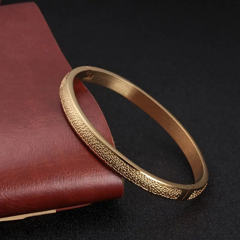 gold color Женские Ювелирные изделия из нержавеющей стали браслеты очаровательный браслет 24K золотое покрытие Женский Мужской простой европейский ювелирные изделия - Окраска металла: gold color