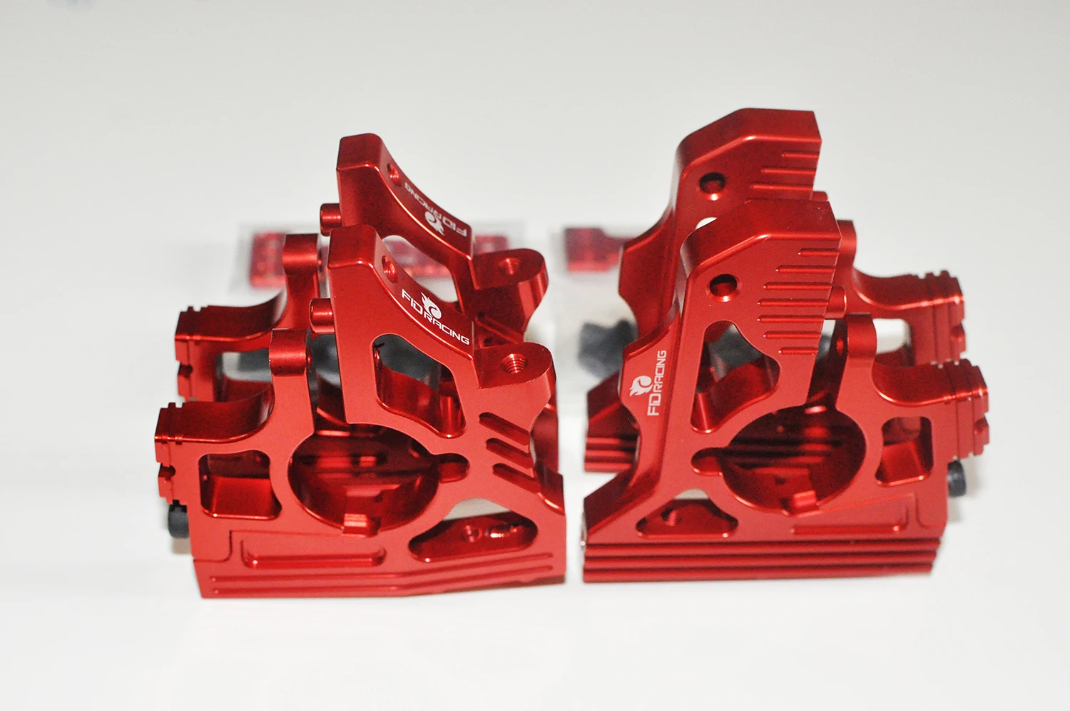 Алюминиевый кронштейн для переднего и заднего центрового держателя Losi MTXL LOSI DBXL