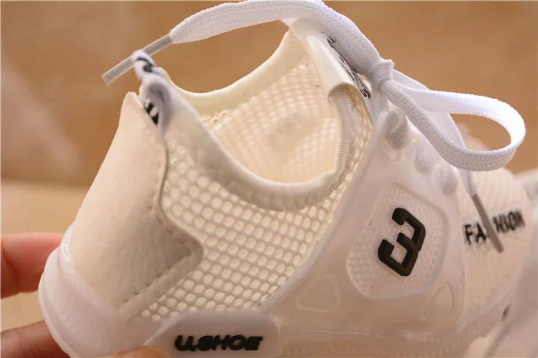 Новинка летние детские повседневные кроссовки с подсветкой Дышащие Детские