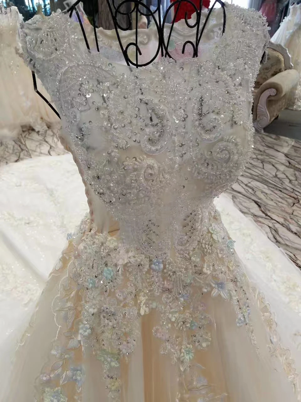 Высококачественное новое модное кружевное бальное платье с кристаллами и