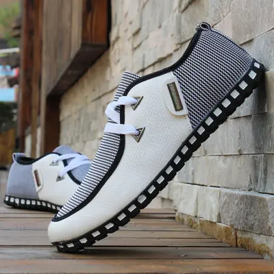 Новинка 2018 года Модная обувь для вождения Мужские лоферы на плоской подошве без