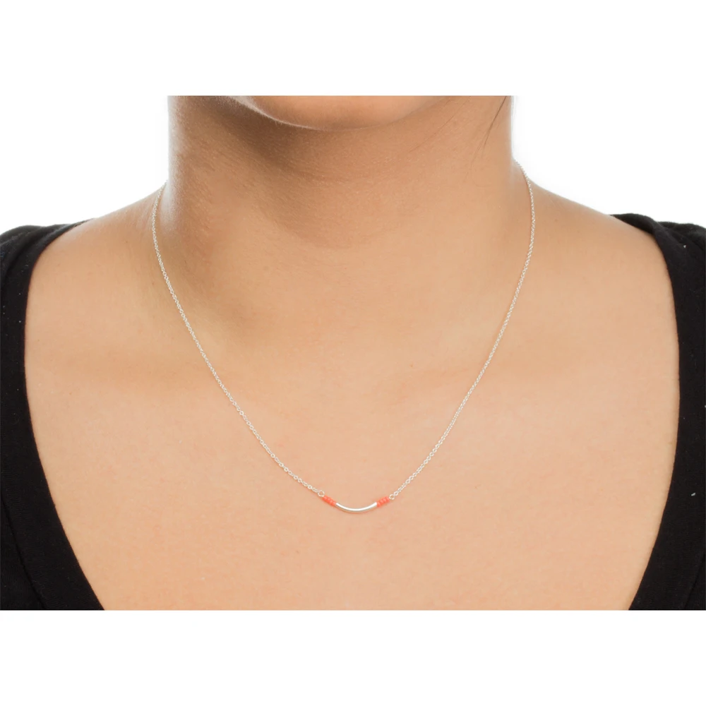 Сверкающее ожерелье из бисера кораллового цвета с подвеской погружением