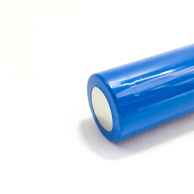 2 шт. 18650 3 7 V 2200mAh батареи Литий ионные перезаряжаемые большой емкости фонарик