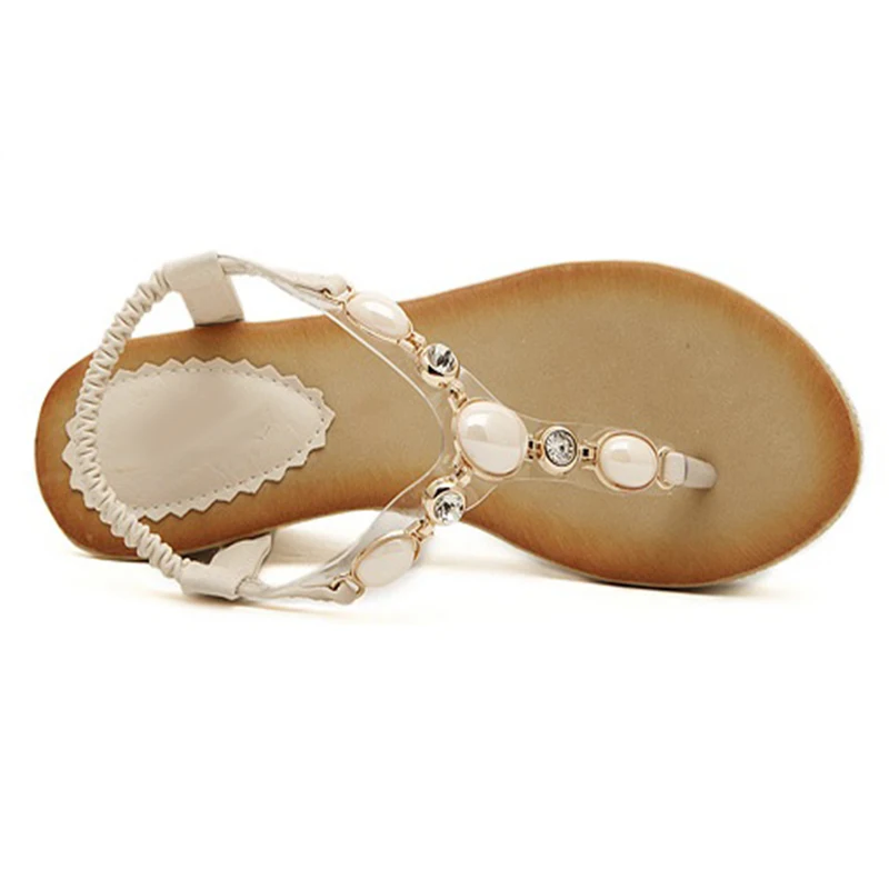 Женские сандалии на танкетке с открытым носком украшенные кристаллами и