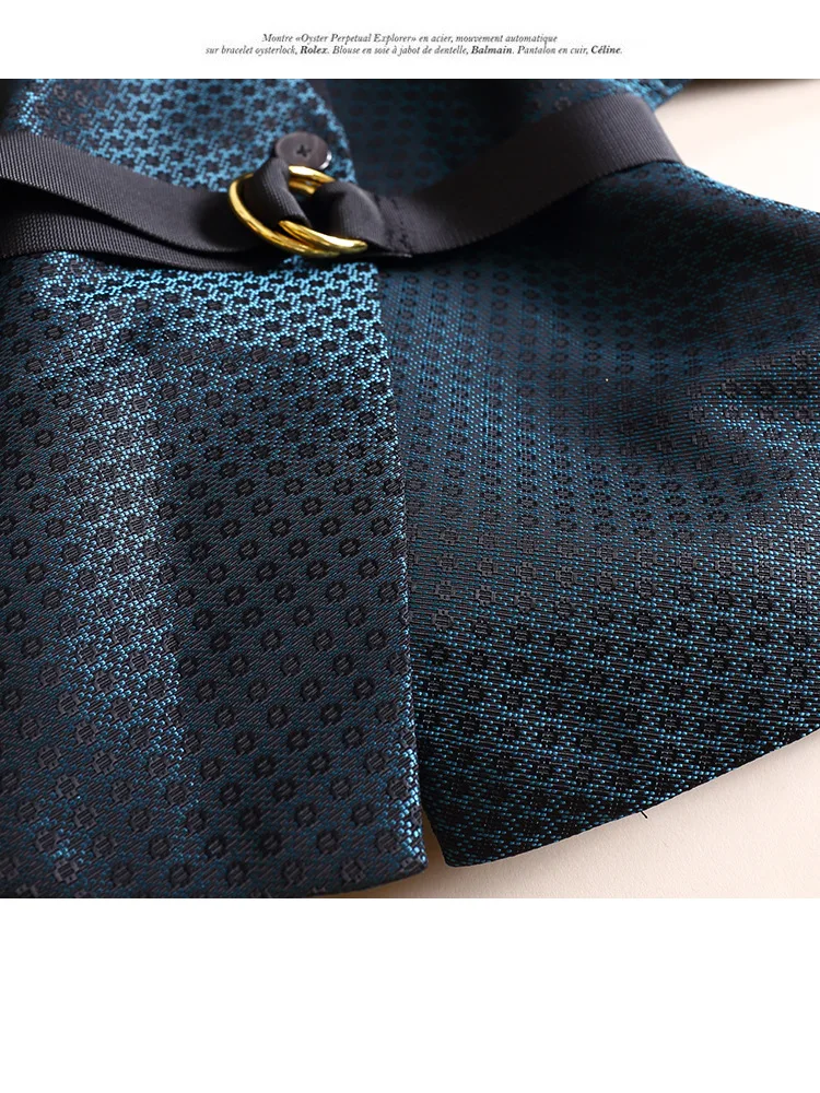 Женская куртка с V образным вырезом рукавом летучая мышь и вышивкой в виде