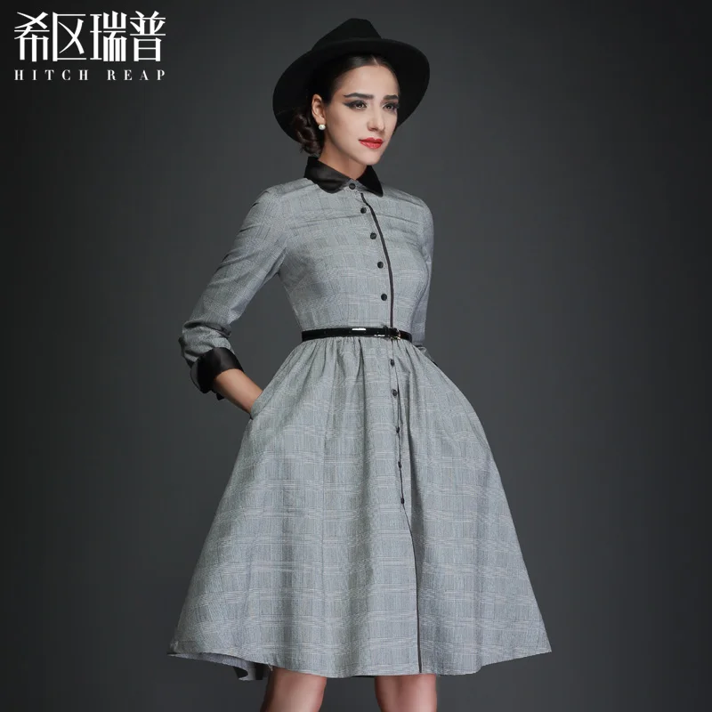 Женское винтажное платье рубашка средней длины в черно белую полоску с рукавом 3/4