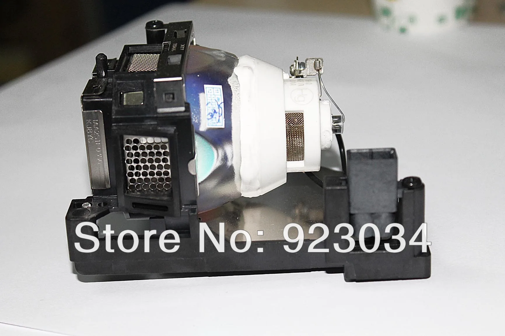 

Проекторная лампа для SANYO POA-LMP141/WL2501/WL2503 и др. Гарантия 180 дней