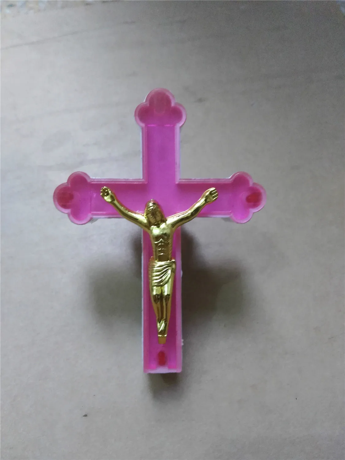 

Настенный крест из канифоли