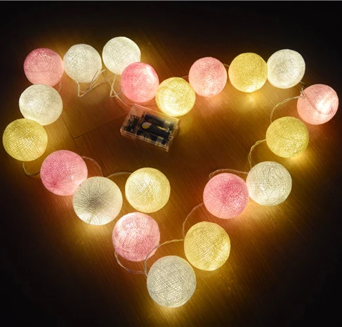 Светодиодная гирлянда с розовыми + кремовыми белыми ватными шариками на