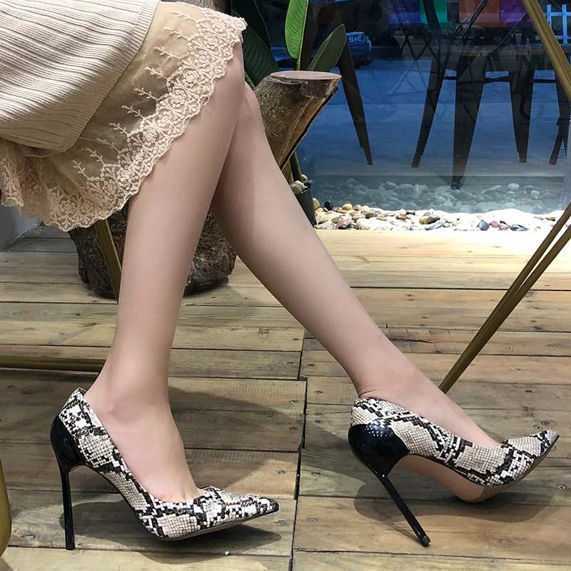 Новинка весны 2019 женские туфли из змеиной кожи на высоком каблуке с острым
