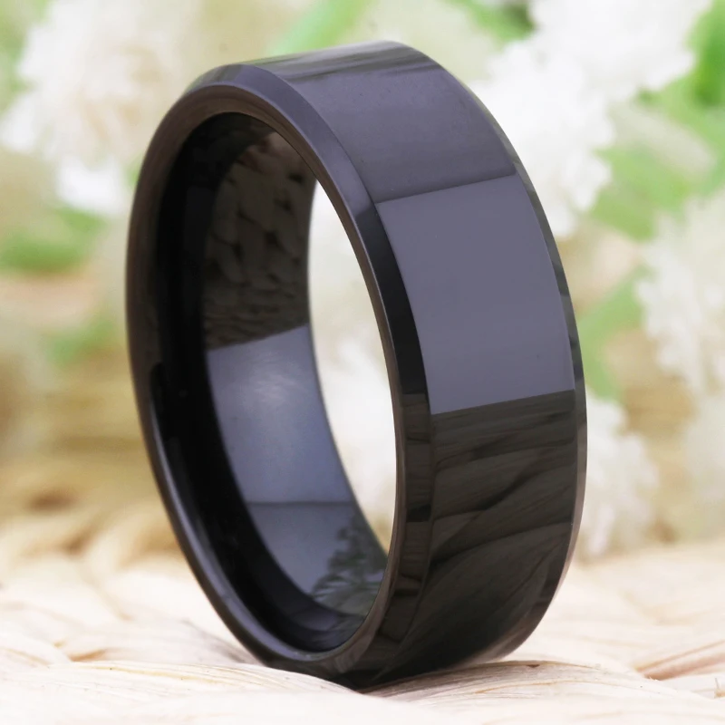 Мужское и женское классическое кольцо из вольфрама 8 мм с черной фаской