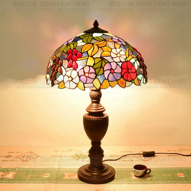 Настольная лампа Тиффани 40 см из витражного стекла для спальни прикроватная E27 110