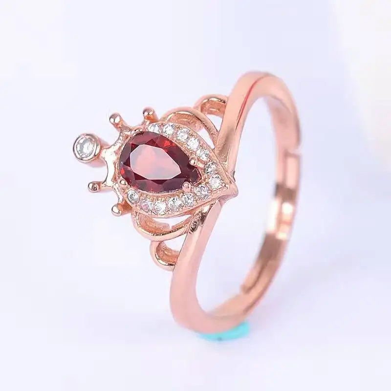 Модное кольцо короны принцессы 4*6 натуральный гранат цельное с короной из