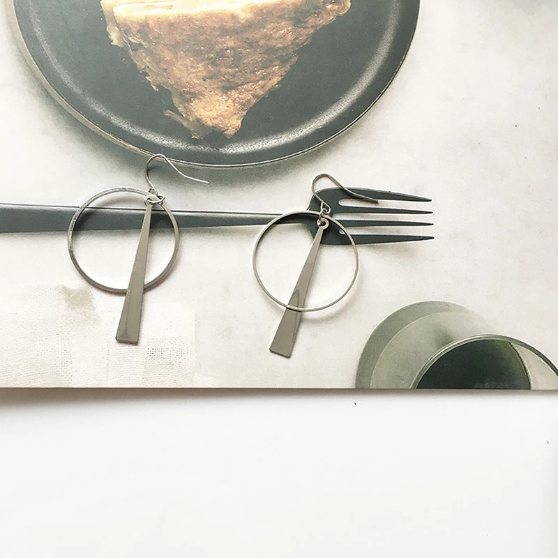 Новые модные серебристые круглые геометрические сережки с кисточками