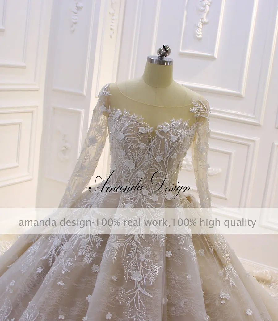 Свадебное платье цвета шампанского с длинным рукавом и кружевной