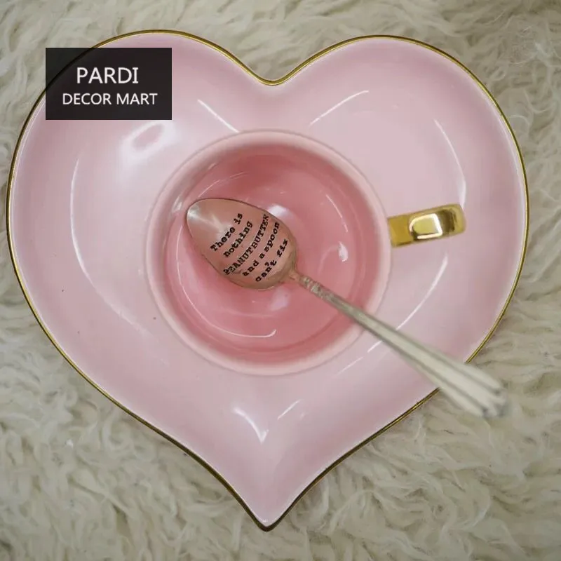 Небольшая кофе кружка керамическая кофейная для влюбленных с золотой проволокой