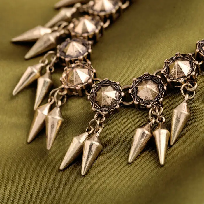 Оптовая цена цинковые ювелирные изделия для продажи ожерелье с шипами кисточкой