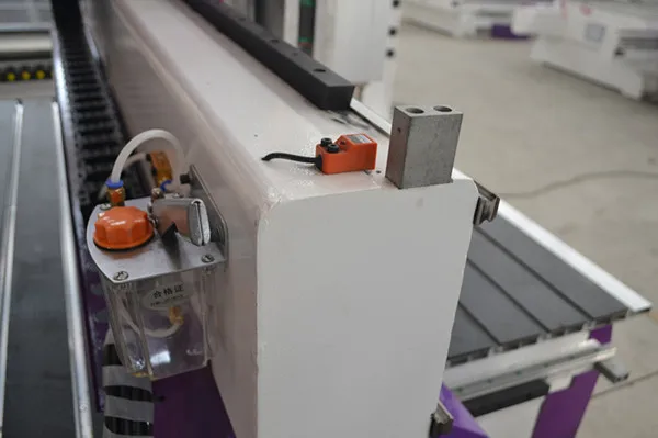 Три головной шпиндель 1300*2500 помолка резка пневматическая машина УВД 1325 2030