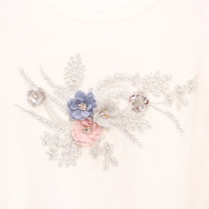 Женский трикотажный свитер с объемным цветочным принтом белый черный розовый