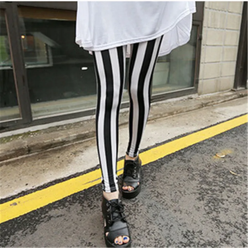 Женские леггинсы в Вертикальную Полоску черные белые разных стилей стиле ретро