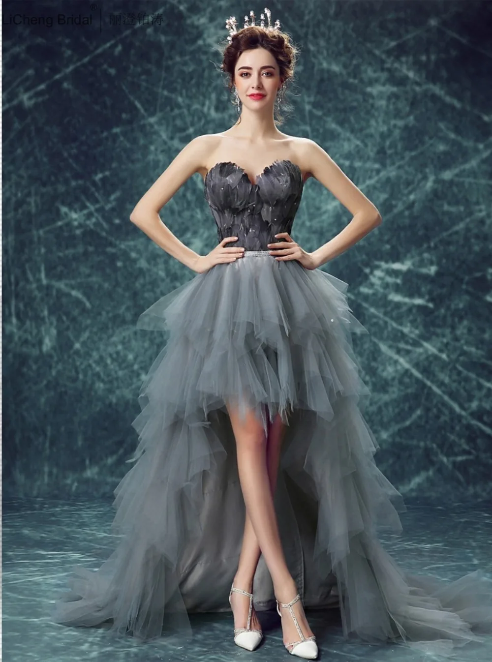 Серые Перья Платье невесты милая с плеча платье тюль high-low лонг 2017 Арабский |