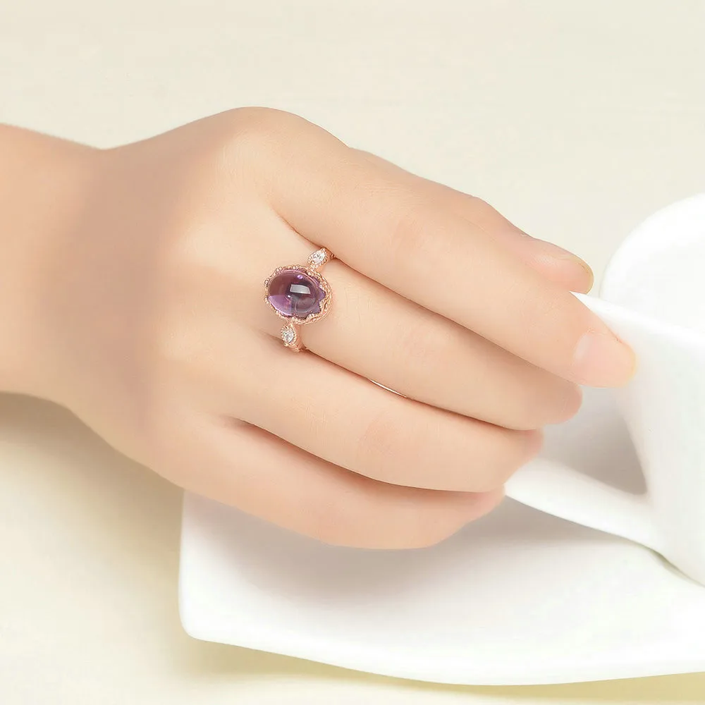 Женское кольцо из серебра с овальной фиолетовой вставкой
