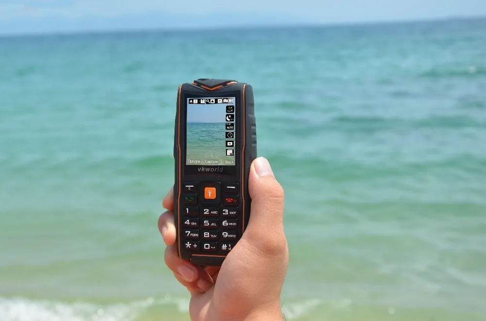 VKWorld камень V3 IP68 Водонепроницаемый 2,4 дюймов 3000 мАч мобильный телефон GSM FM Русская клавиатура 3 слота для sim-карт флэш-светильник мобильный телефон