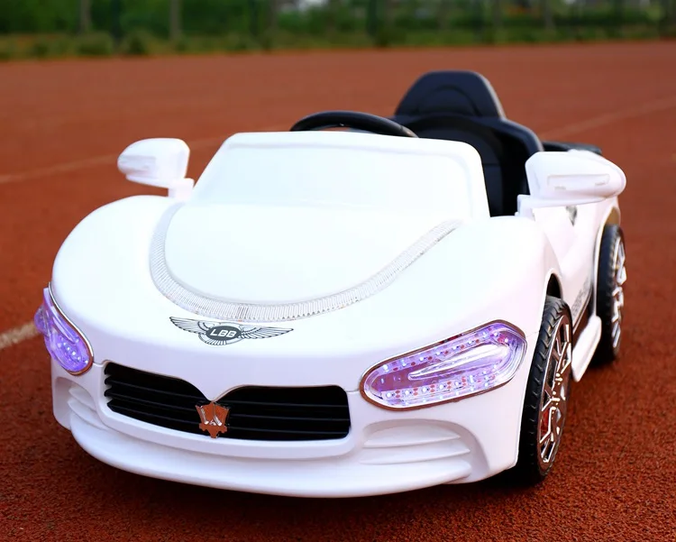 Год четыре колеса двойной двигатель качели RC автомобиль дистанционного управления детский автомобиль-ходунки игрушки для мальчиков дети электрическая езда на автомобиле