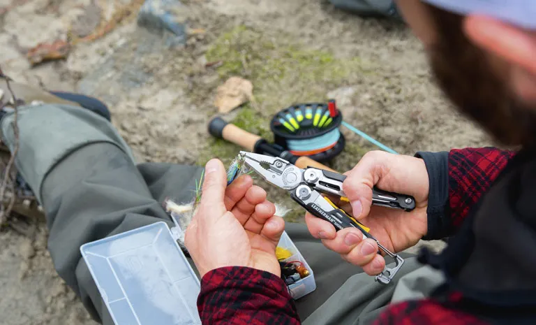Мультитул LEATHERMAN-SIGNAL Camping с пожарным стартером, молотком и аварийным свистком-8 цветов