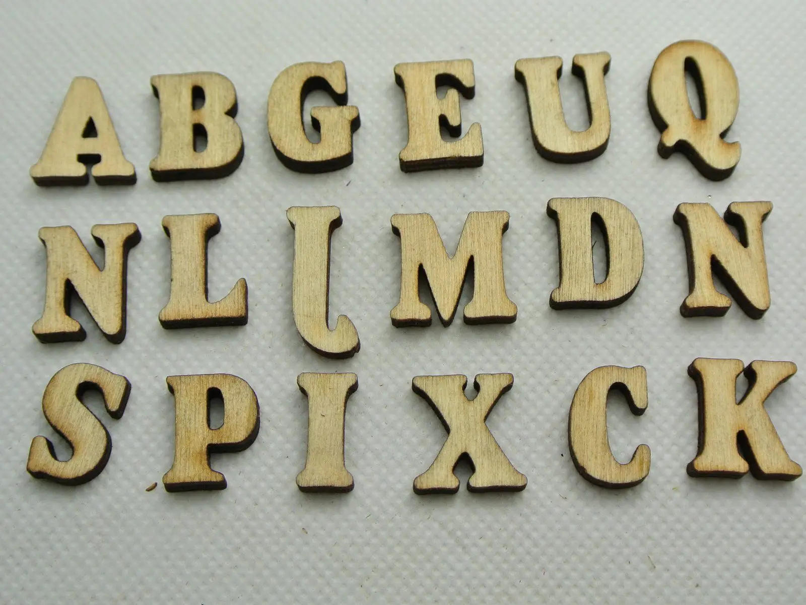 100 Ассорти деревянных букв алфавита с плоским основанием Деревянный Скрапбукинг