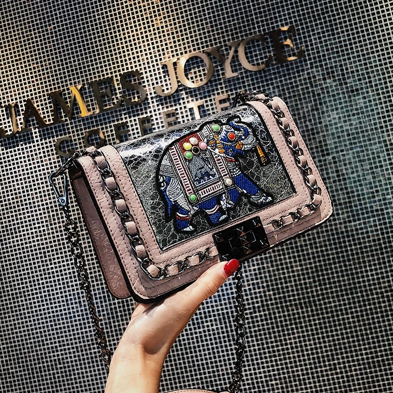 Женская сумка мессенджер FuAhaLu черная маленькая через плечо с рисунком слона в