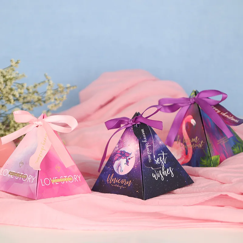 Новый мраморный конфетный ящик в форме треугольной пирамиды для свадебных подарков и подарочных коробок со сладостями.