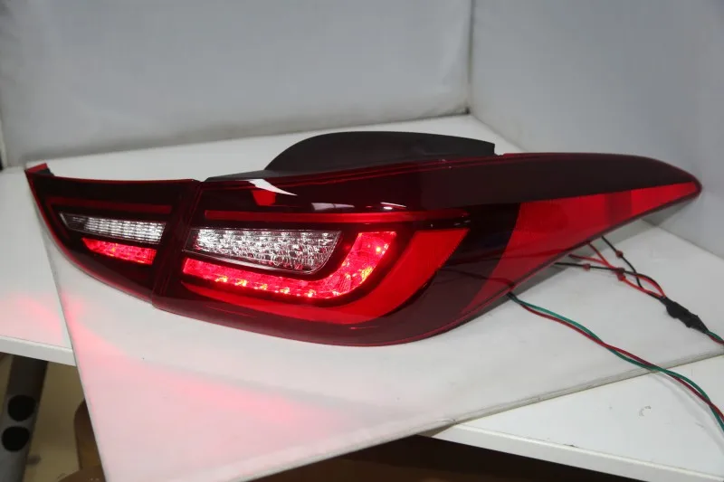 Светодиодный Габаритные задние фонари в сборе для hyundai Avante i35 Elantra 2011 2012 2013 год красный Цвет движущиеся течет включение света