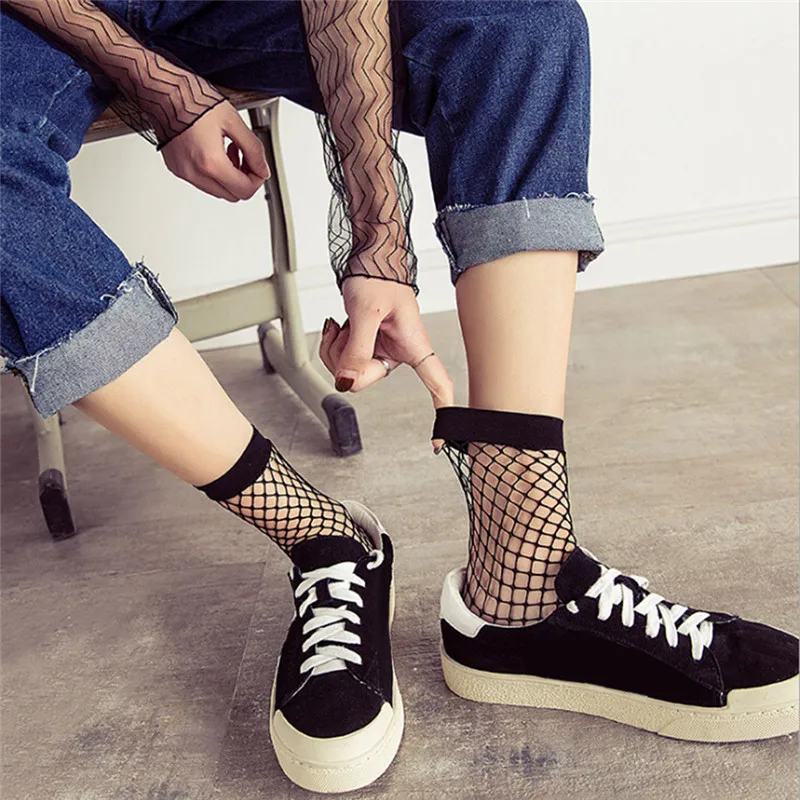 

Women Breathable Fishnet Socks Black Color Sexy Hollow Out Nets Socks Chic Streetwear Ladies Sweet Mesh Short Socks