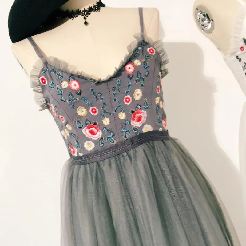 Женское летнее платье-комбинация с V-образным вырезом и вышивкой цветов | Женская