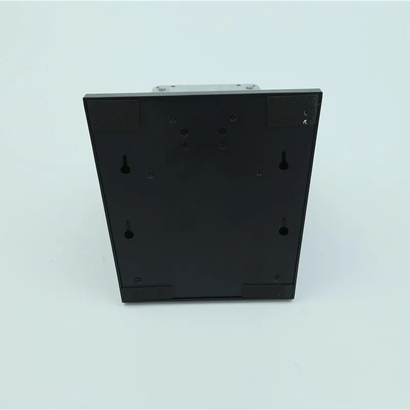 Эти высокорегулируемые ручки монитора позволяют перемещать ваши мониторы вверх