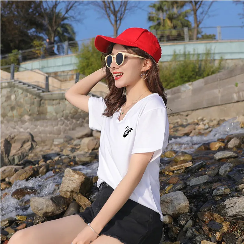 2019 Летняя женская футболка с принтом черного лебедя v образным вырезом белая