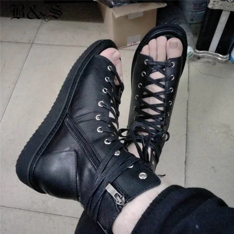 Мужские сандалии гладиаторы с перекрестными ремешками на платформе открытым