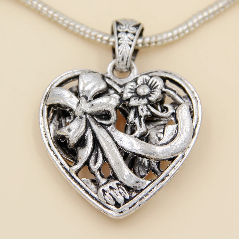 

Wholesale 4pcs Tibetan Silver Hearts Charms Pendants 35x38x8mm