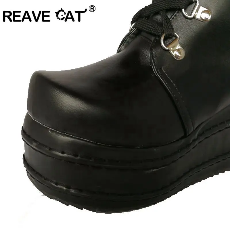REAVE CAT/женские ботинки черного цвета повседневные сапоги до колена на платформе и высоком каблуке обувь в стиле панк, готика обувь для верховой езды на шнуровке QH3038