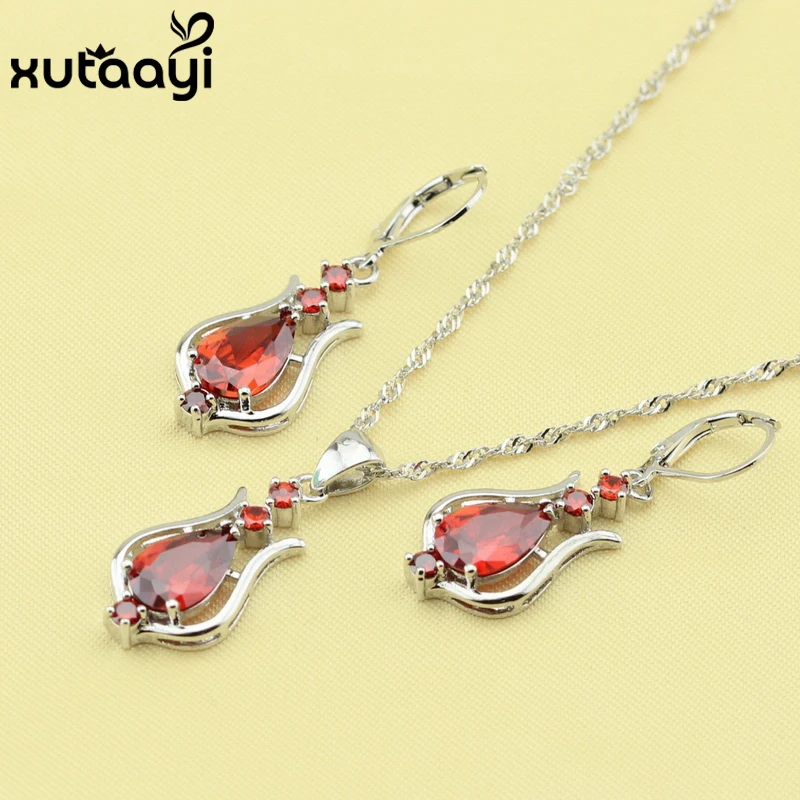 Ожерелье и серьги-подвески серебряного цвета с искусственным изумрудом |