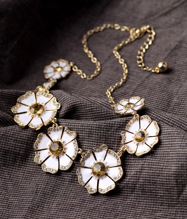 Женское колье с подвеской в виде цветка кристаллами | Украшения и аксессуары