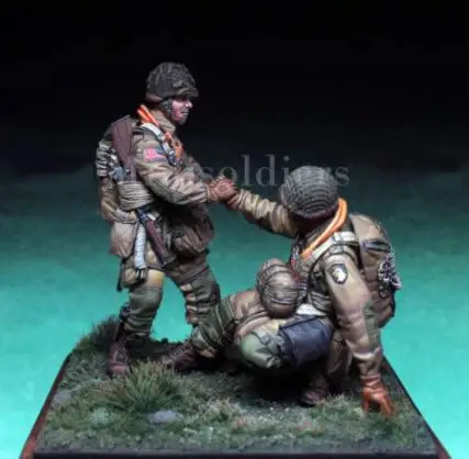 1/35 масштаб неокрашенные полимерные фигурки US airborne помогают друг другу | Игрушки и