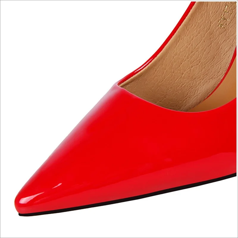 Новинка осенние выразительные женские туфли лодочки офисные из лакированной