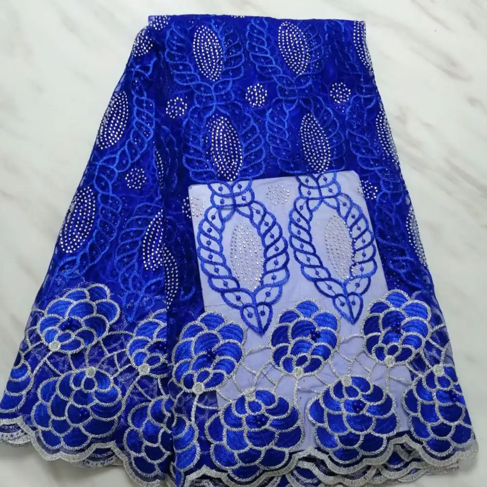 Кружевная ткань белая зеленая кружевная французская с бусинами и камнями в