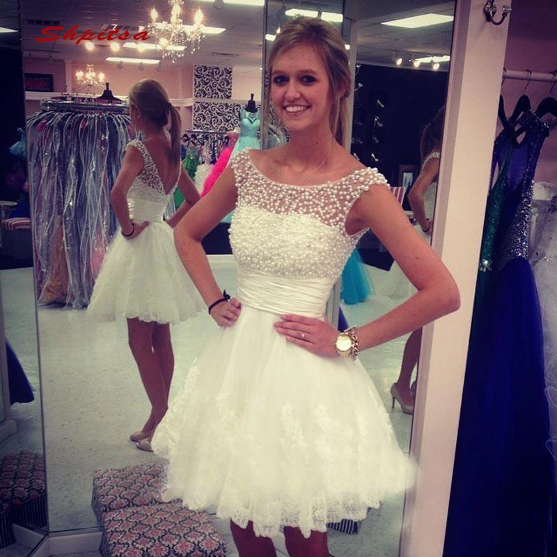 Белые кружевные короткие коктейльные платья вечерние с жемчужинами для