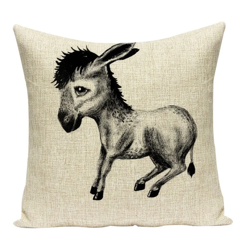 Черно-белые декоративные диванные подушки с изображением животных