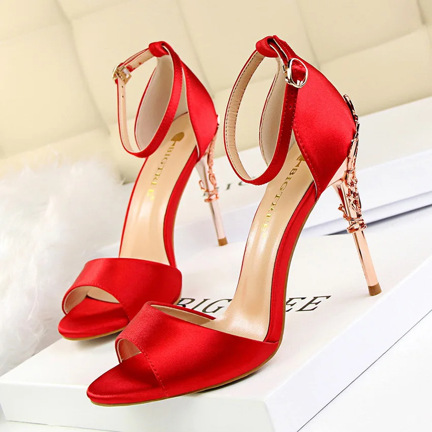 2017 Краткий Обнаженная Замши На Высоких Каблуках Сандалии Женщин T Стрэп Летние